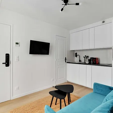 Modern And Functional Apartment In Menilmontant Holiday home Paris